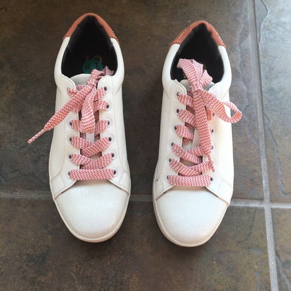 Shoes - Picture 3 of 4